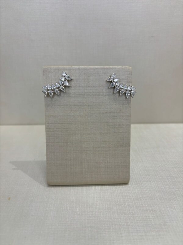 BRINCO PRATA EAR CUFF COM  ZIRCONIAS